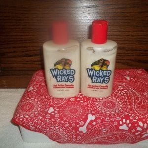 "WICKED RAYS" LOT OF 2 BOTTLES HOT ACTION TANNIN
